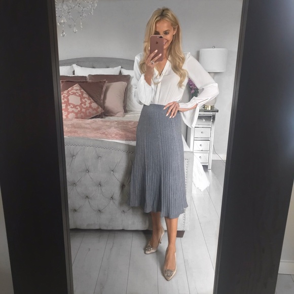 Elegant Sweater Style Pleated Skirt in Grey - Picture 4 of 8
